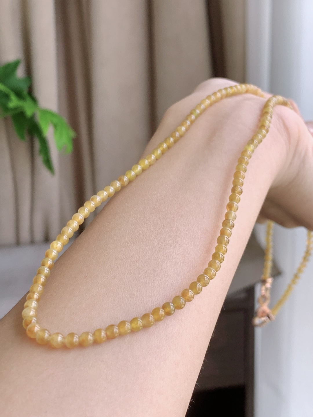 【珠子】冰黄翡珠链圆珠子珠链 【说明】缅甸 性比高 【尺寸】3.6mm，31cm 【重量】15.4克