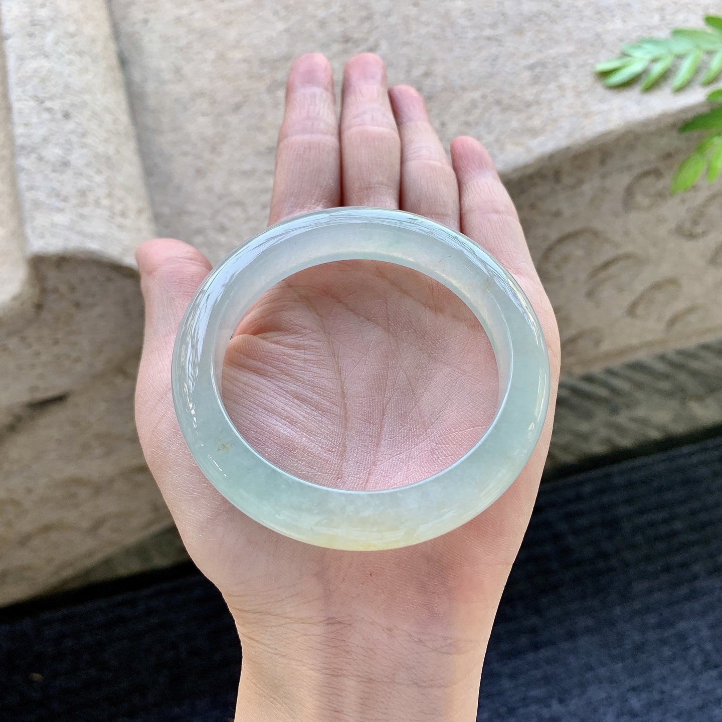 正圈54 55 圈口55.6/11.7/8.8 编码DJ092606 冰糯飘黄翡，水润，种老，细腻，