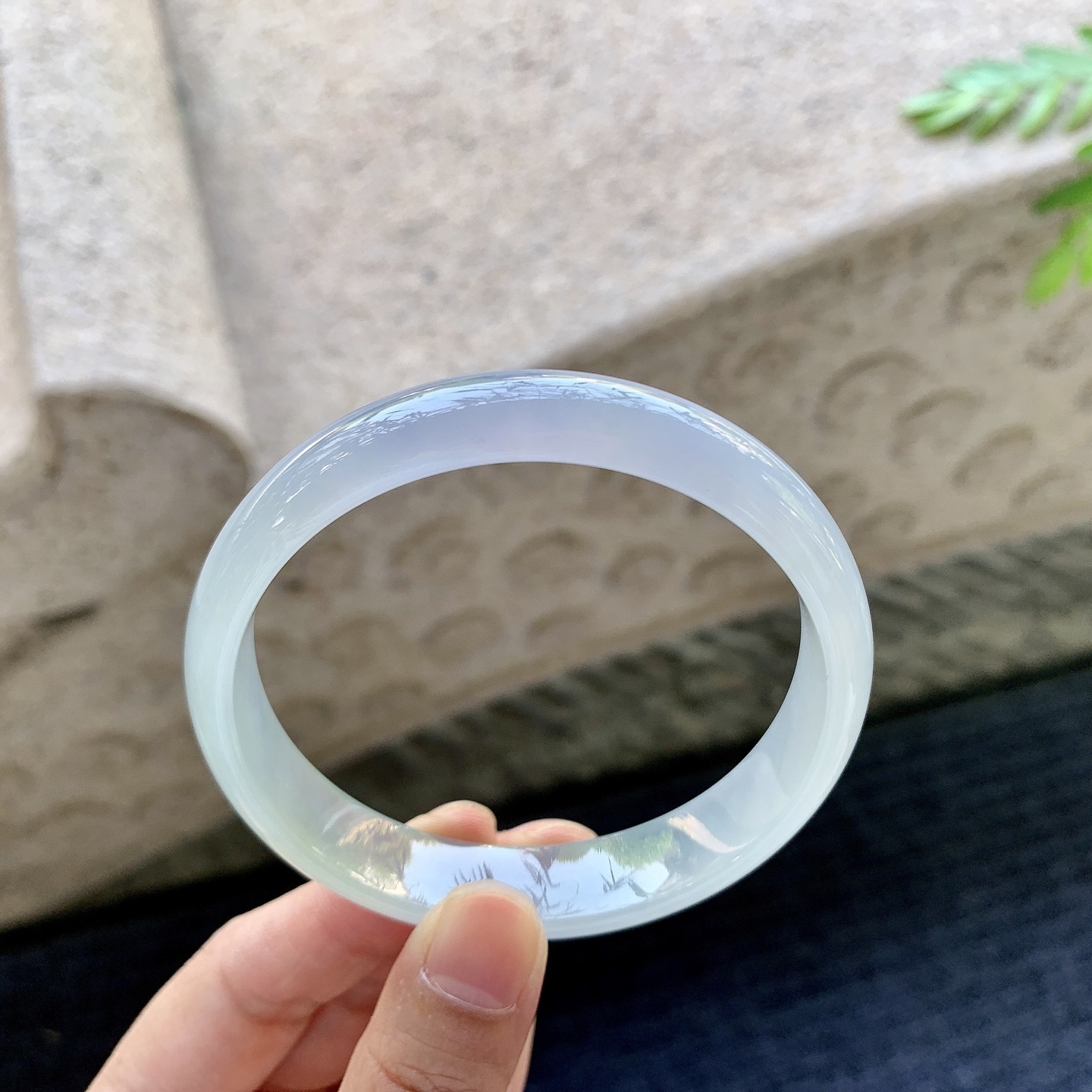 正圈57 58 圈口58/12/6.2 编码DJ092605 冰糯双彩，水润，种老，细腻，打灯有棉线