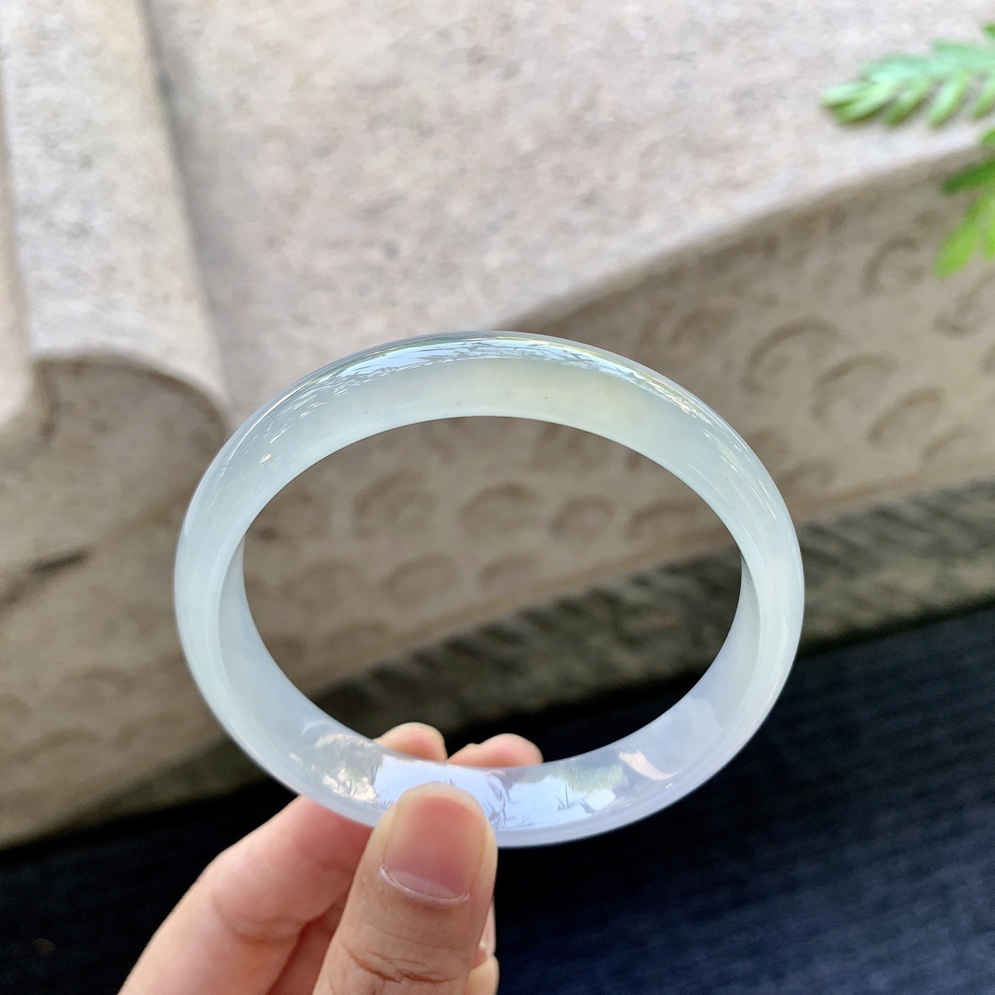 正圈57 58 圈口58/12/6.2 编码DJ092605 冰糯双彩，水润，种老，细腻，打灯有棉线