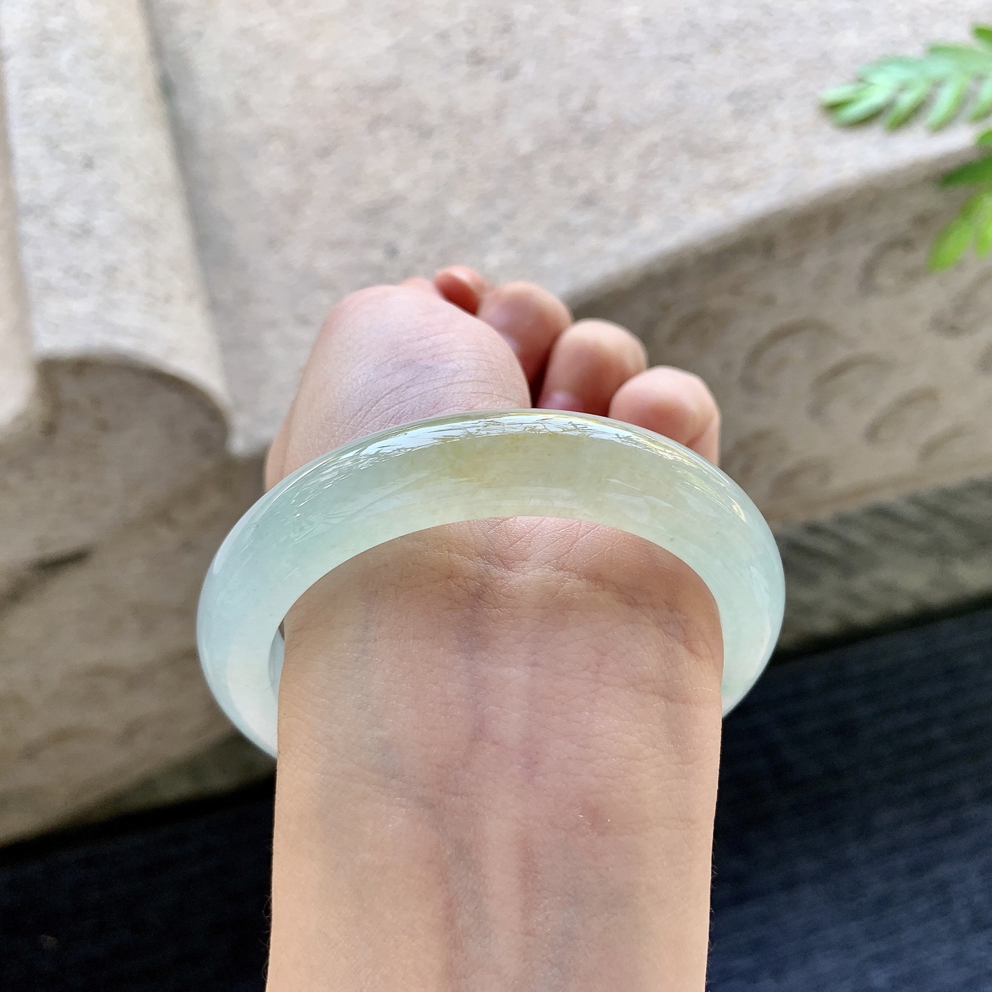 正圈54 55 圈口55.6/11.7/8.8 编码DJ092606 冰糯飘黄翡，水润，种老，细腻，无裂