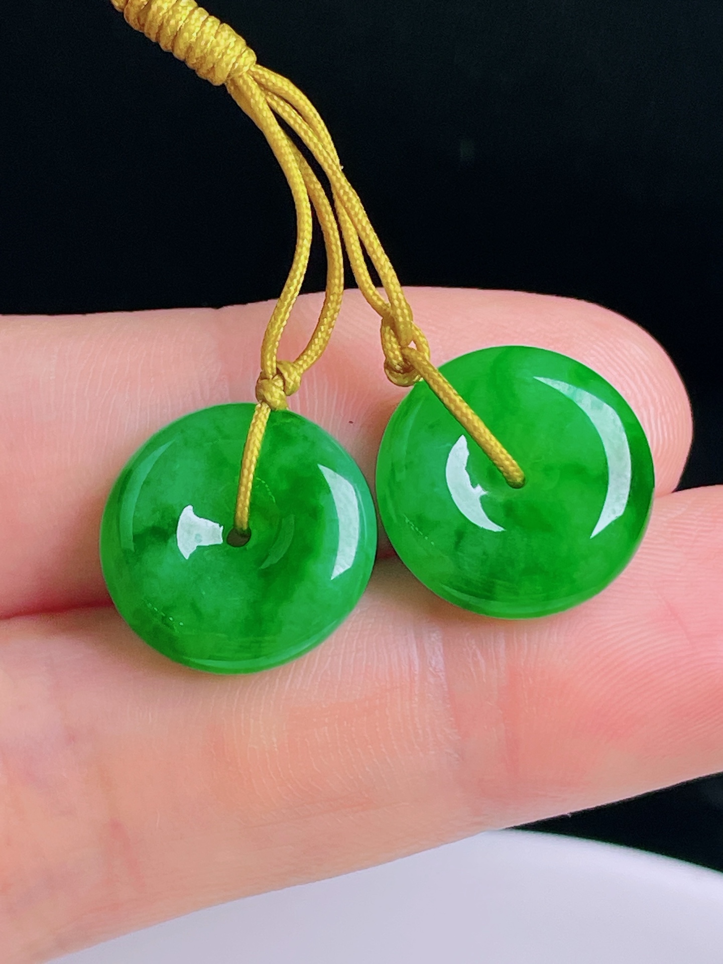 ️辣绿耳坠，老种起光，细底通透，尺寸：15/4.8mm0926