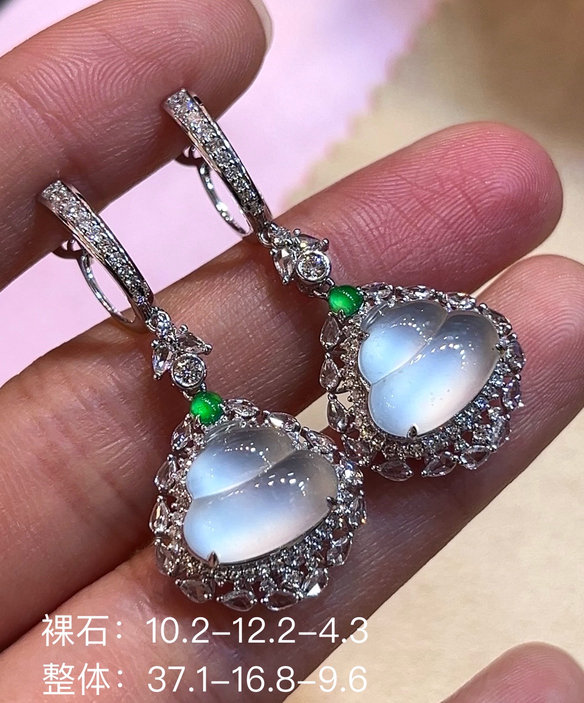 ️，玻璃翡翠葫芦耳环 冰透透水润润，种水，胶感十足 圆润饱满，18k金镶南非钻，性比超高，10.
