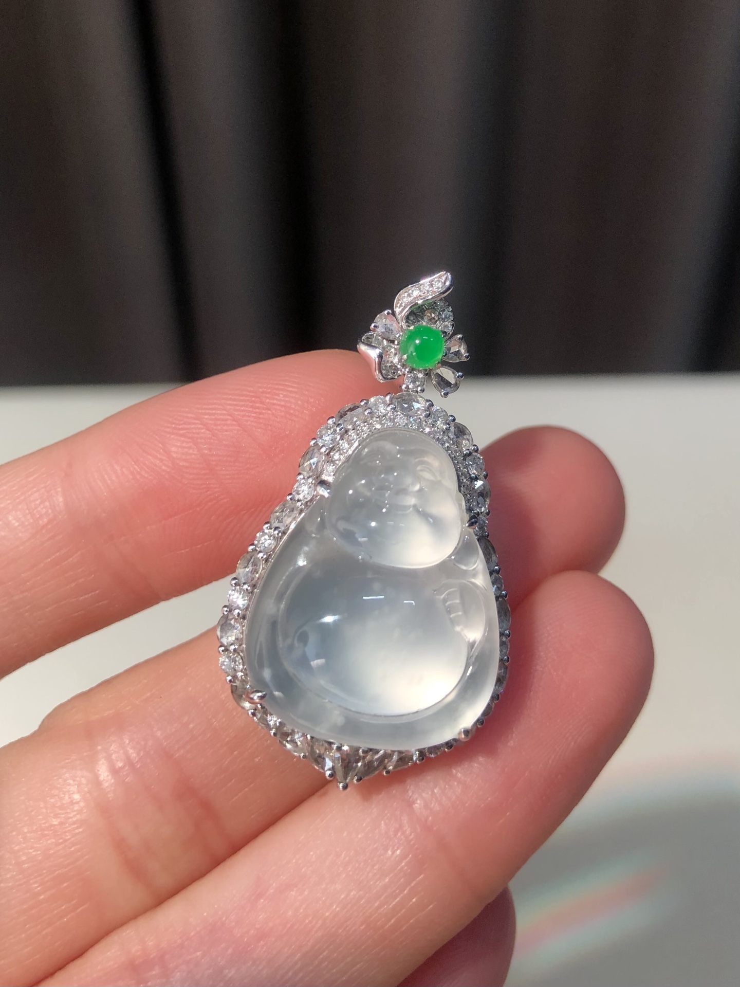 ️ 18k金镶嵌冰种雪花棉佛公吊坠 尺寸：7.0×19.9×13.0 裸石20×2×16.5 温润隽永，韵承东方