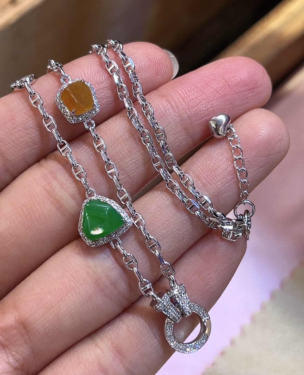 ️，冰种翡翠蛋面项链 胶感十足，特色款，性比超高 料子，18k金镶南非钻，种水️，7.4-7.1-3.5