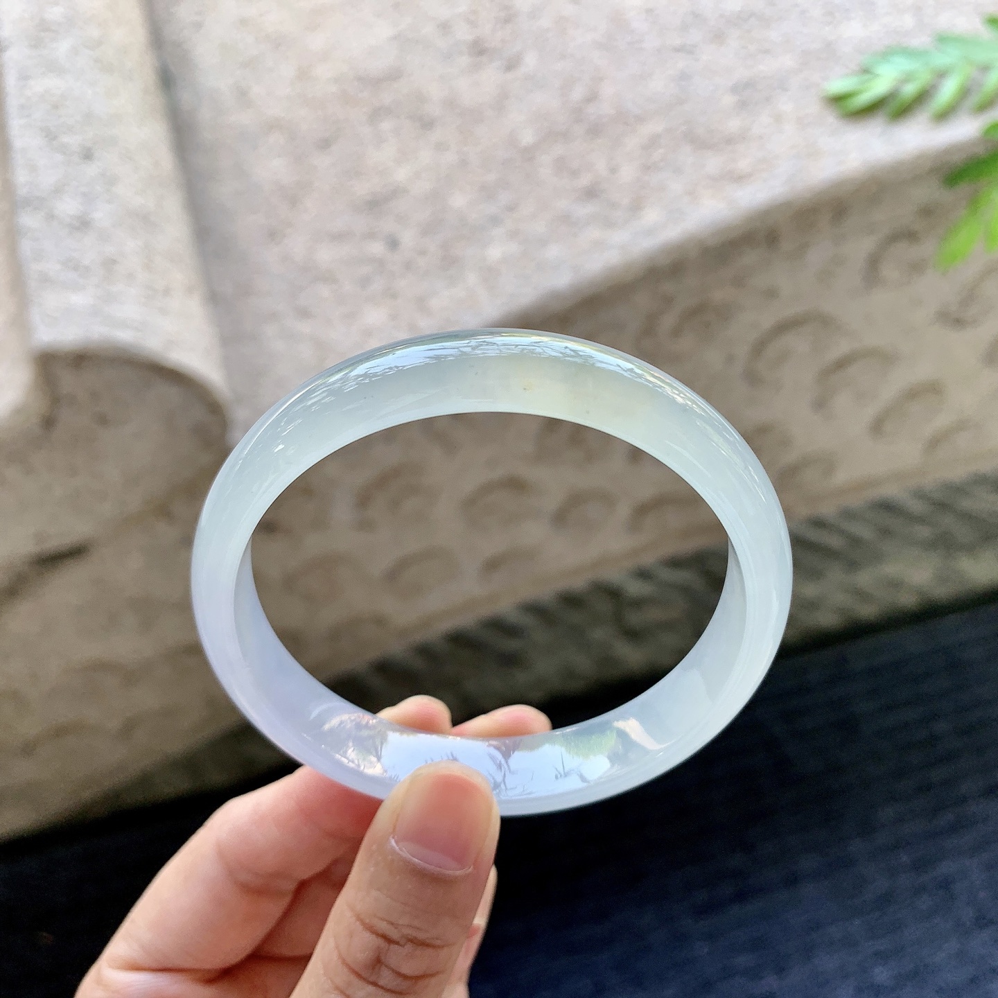 正圈57 58 圈口58/12/6.2 编码DJ092605 冰糯双彩，水润，种老，细腻，打灯有棉线