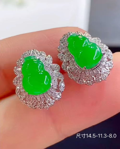 ️ 18k金+钻玻璃种阳绿葫芦耳钉，饱满色满上档次，性比高，无裂，14.5-11.3-8.0