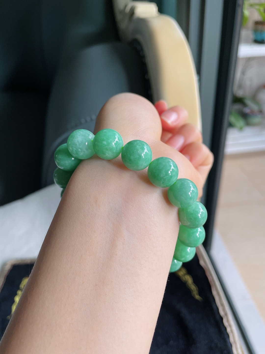 缅甸天然翡翠A货，满绿手串，尺寸：12.5mm。【编3826】