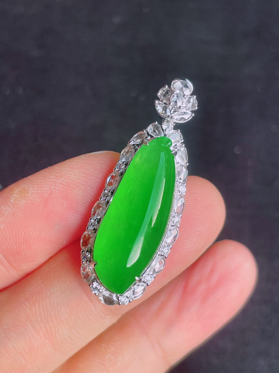 ️高冰绿福瓜吊坠，晶莹剔透，新颖时尚，无裂，25-9.5-5