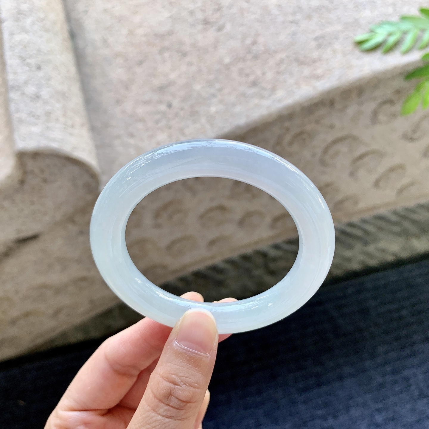 圆条50 51 圈口51.1/9.5/9.5 编码C5092624 细糯底色，水润，种老，细腻，打灯有棉线