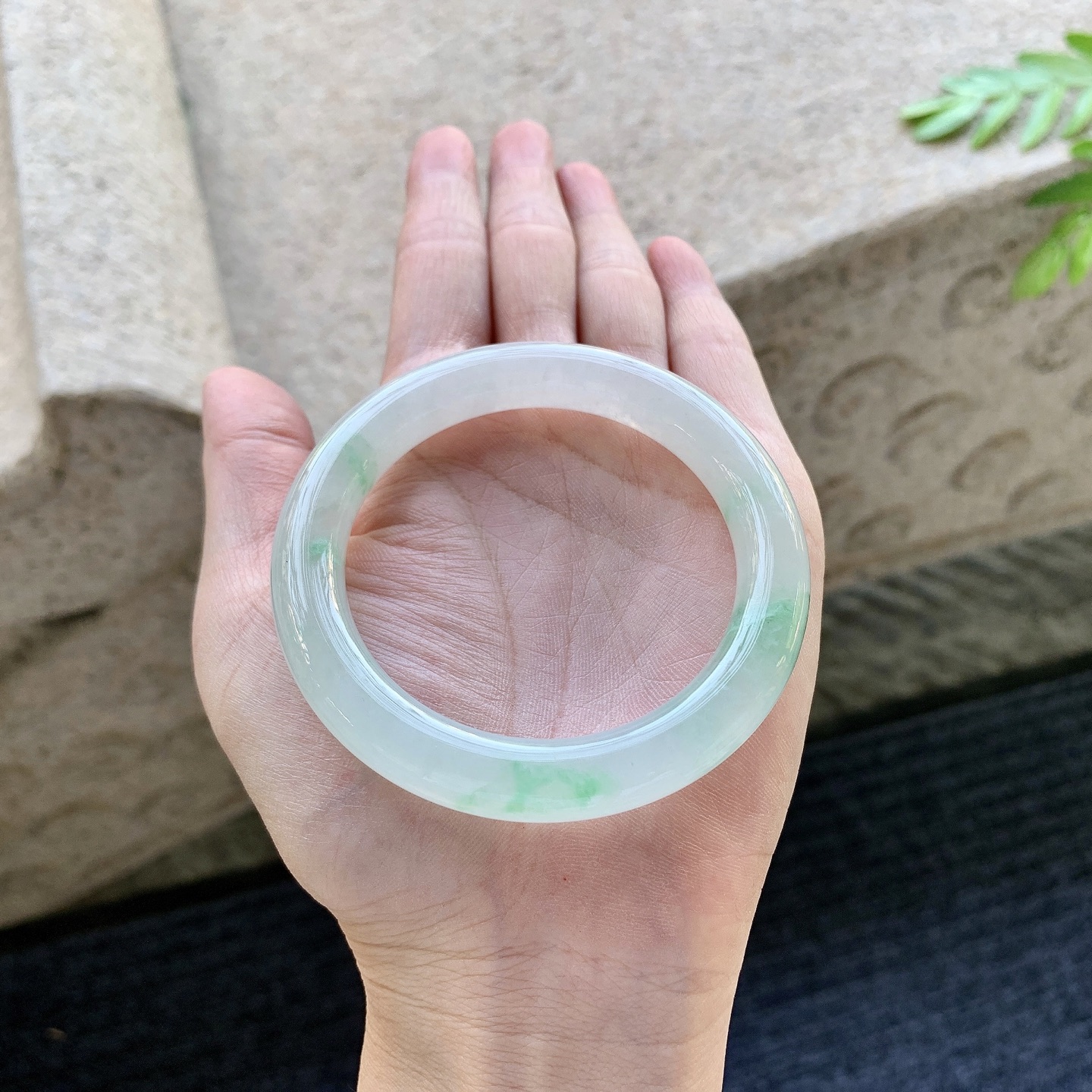 圆条51 52 圈口52.2/9.4/9.5 编码C5092629 糯冰飘花，水润，种老，细腻，有纹