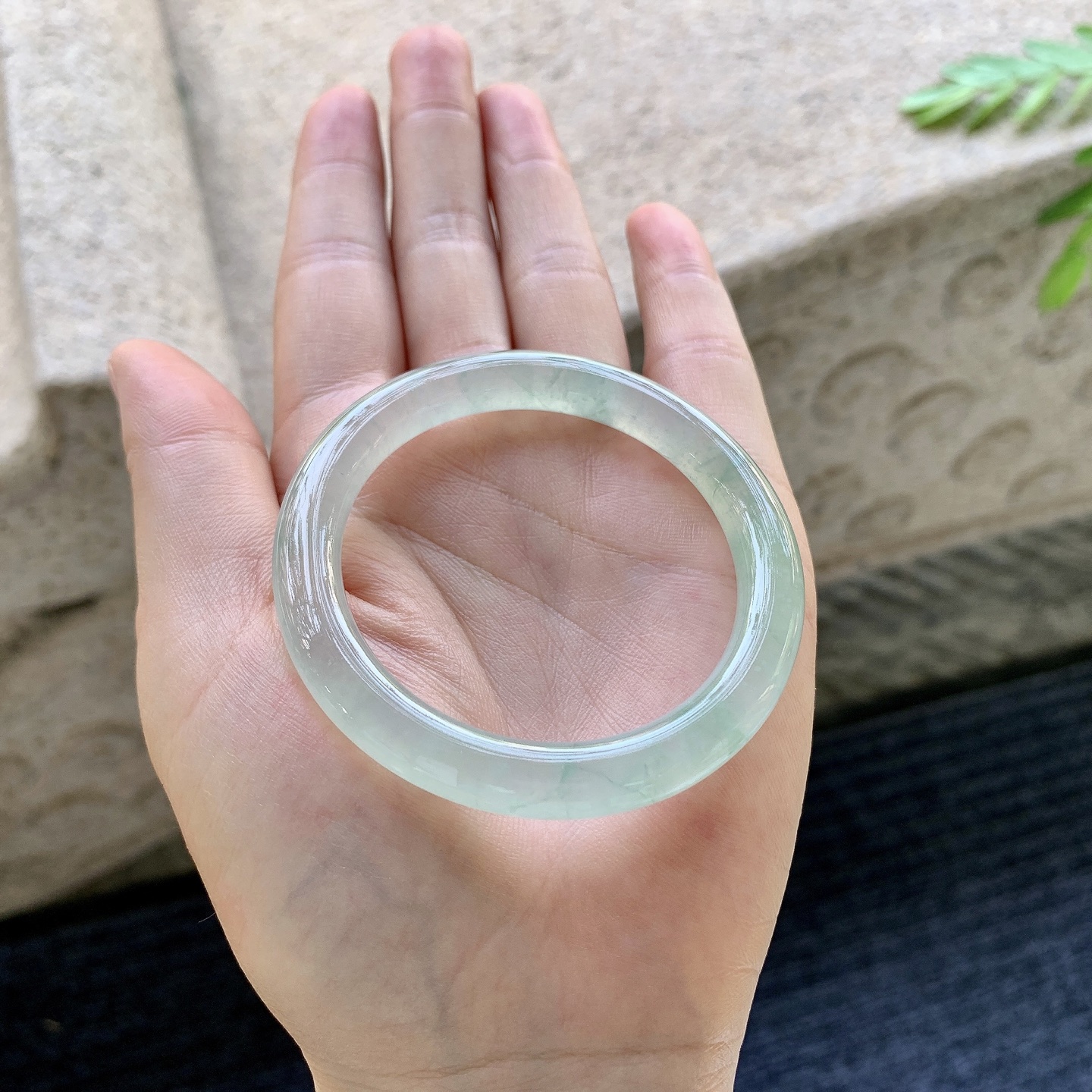 圆条47 48 圈口48.2/7/7.6 编码C5092623 冰晴绿，清透，水润，种老，细腻，打灯有絮线