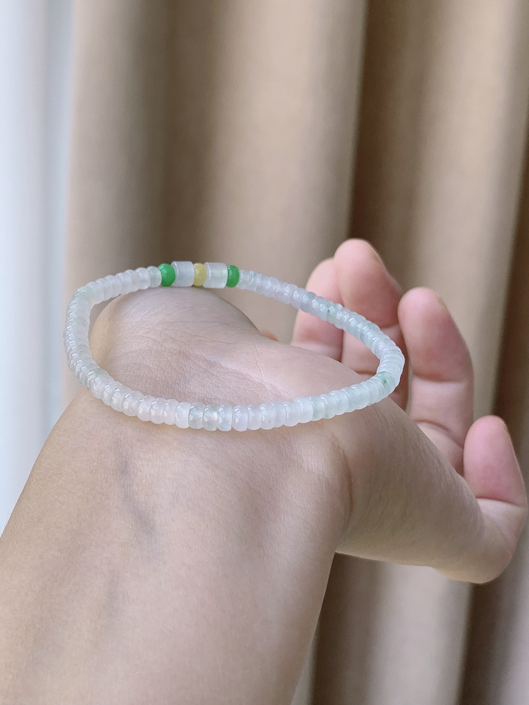 【珠子】白冰手串算盘珠珠子手串 【说明】缅甸 性比高 【尺寸】4-2.3mm 【重量】6.6克