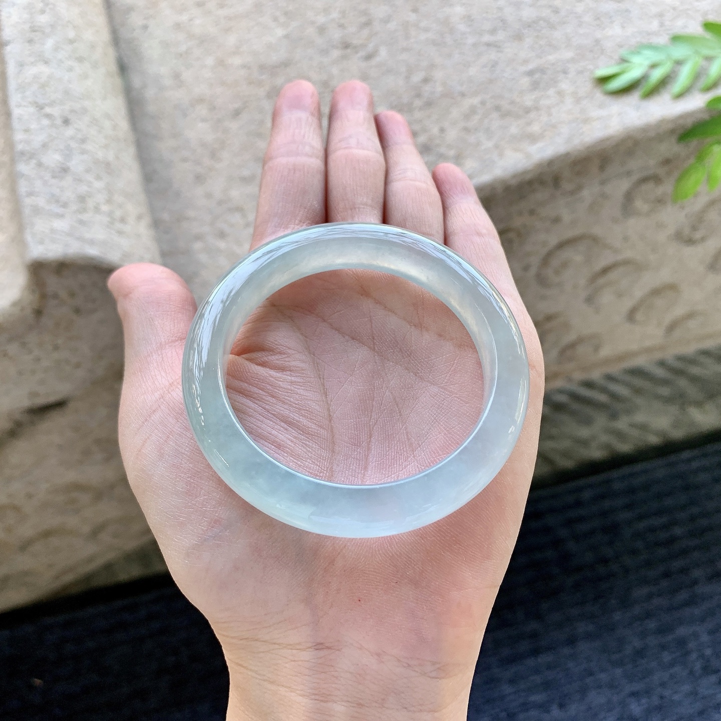 正圈51 52 圈口52/10.2/8 编码GF092611 冰糯底色，水润，种老，细腻，打灯有纹线