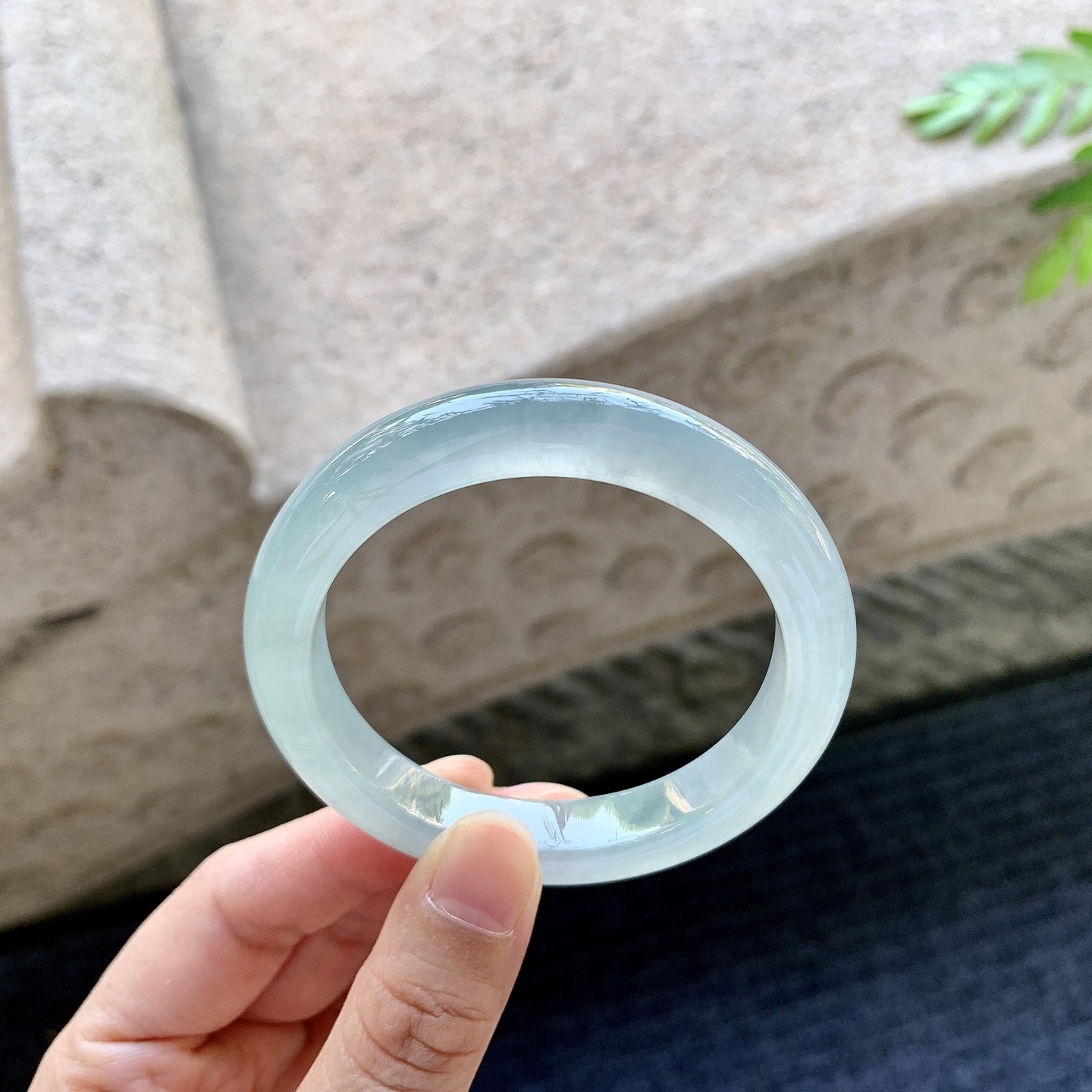 正圈51 52 圈口52/10.2/8 编码GF092611 冰糯底色，水润，种老，细腻，打灯有纹线