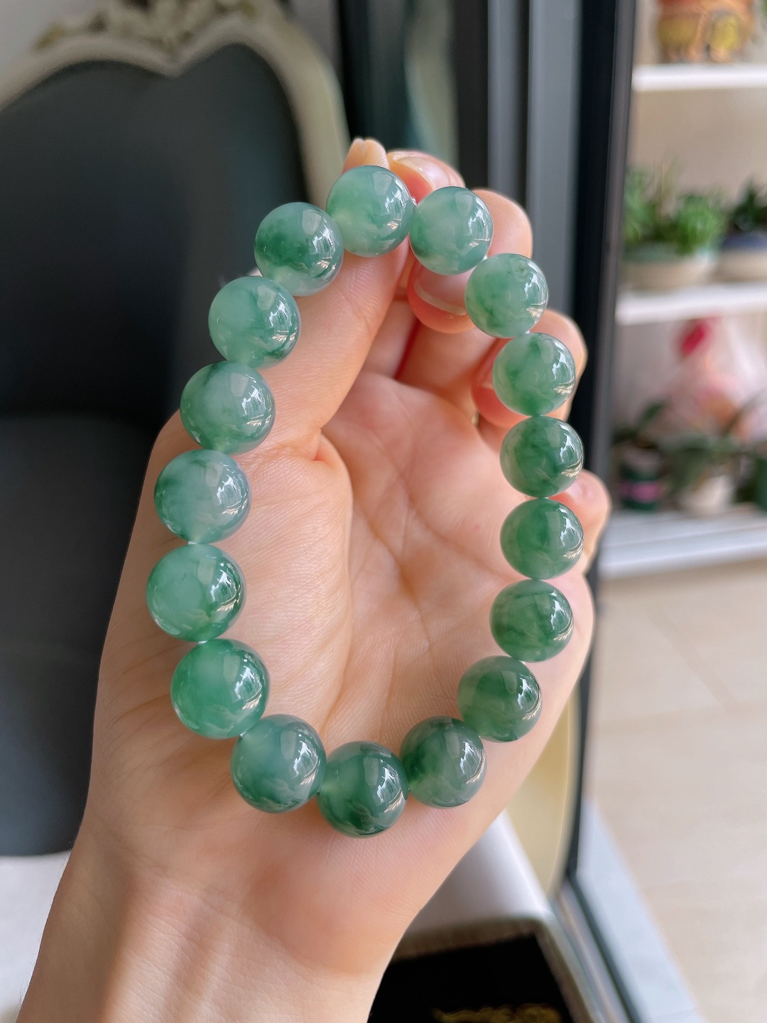 缅甸天然翡翠A货，冰飘花手串，尺寸：12mm。【编4715】