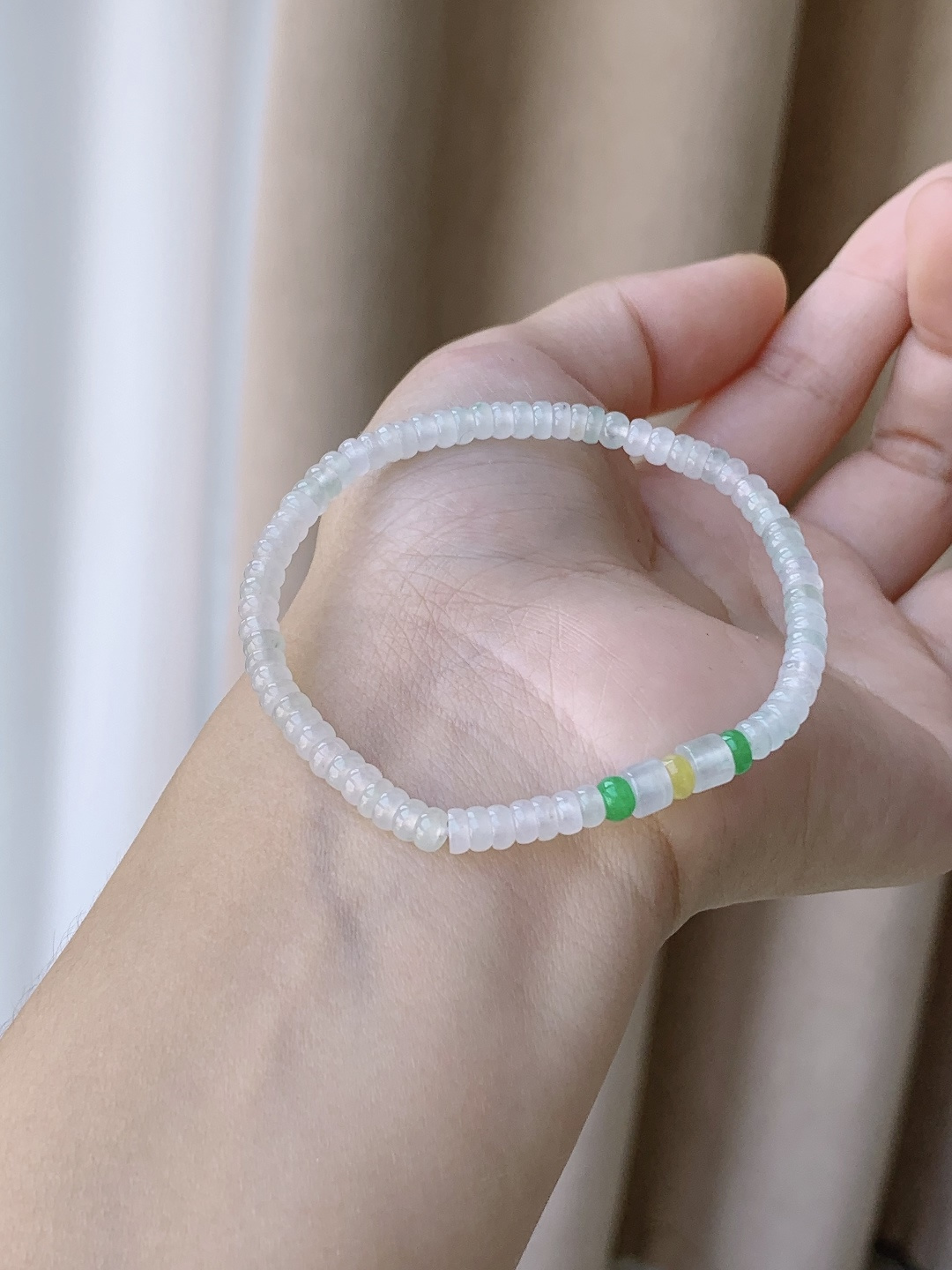 【珠子】白冰手串算盘珠珠子手串 【说明】缅甸 性比高 【尺寸】4-2.3mm 【重量】6.6克
