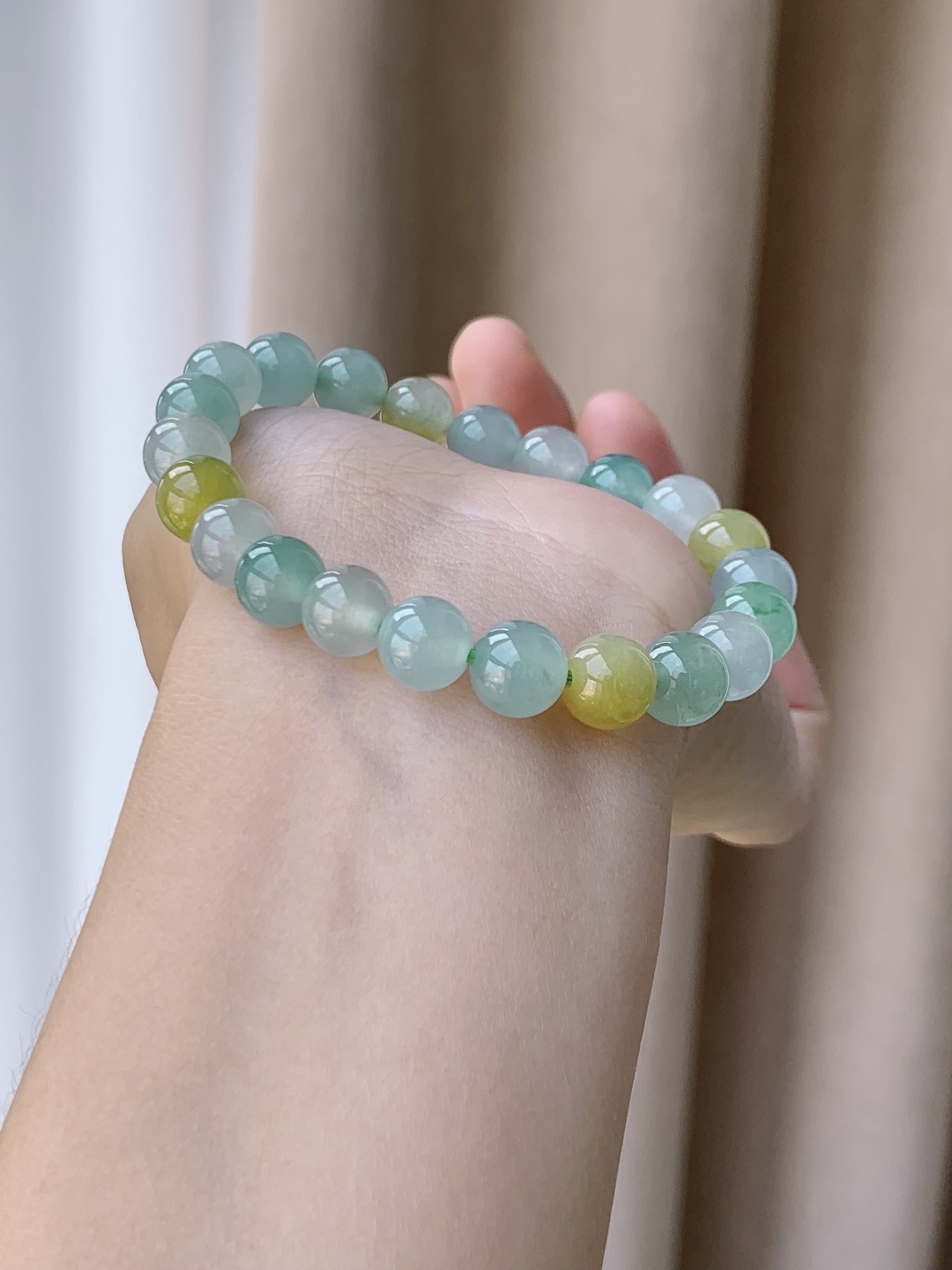 【珠子】冰多宝手串圆珠珠子手串 【说明】缅甸 性比高 【尺寸】8.8mm 【重量】26.6克