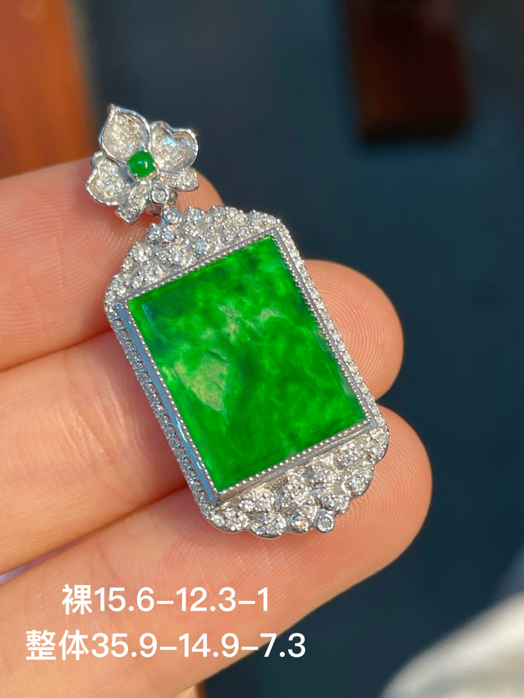 ️冰绿无事牌吊坠，无裂 18k金镶嵌，15.6-12.3-1