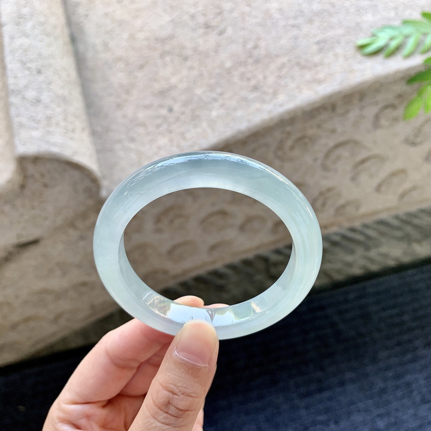 正圈51 52 圈口52/10.2/8 编码GF092611 冰糯底色，水润，种老，细腻，打灯有纹线