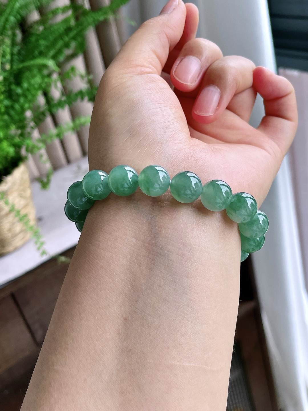 【珠子】冰晴绿手串圆珠珠子手串 【说明】缅甸 性比高 【尺寸】11.4mm 【重量】43.8克