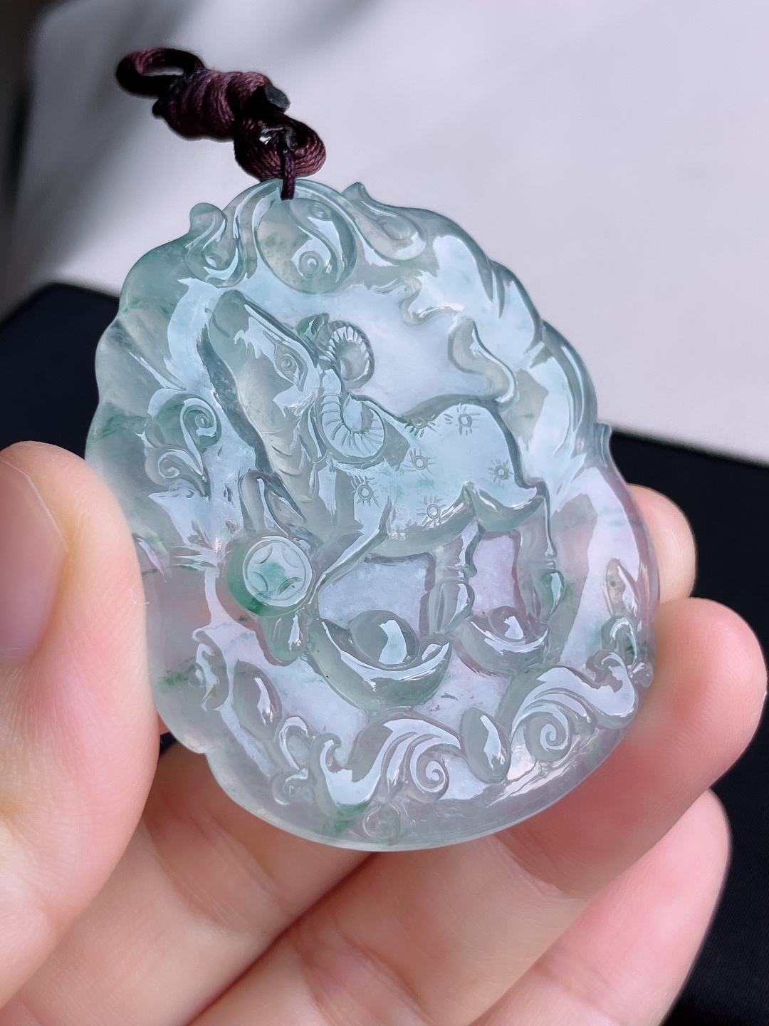️，冰种飘花生肖牛牌，晶莹剔透，花色清爽，尺寸52/43.3/5.8/自然光实拍