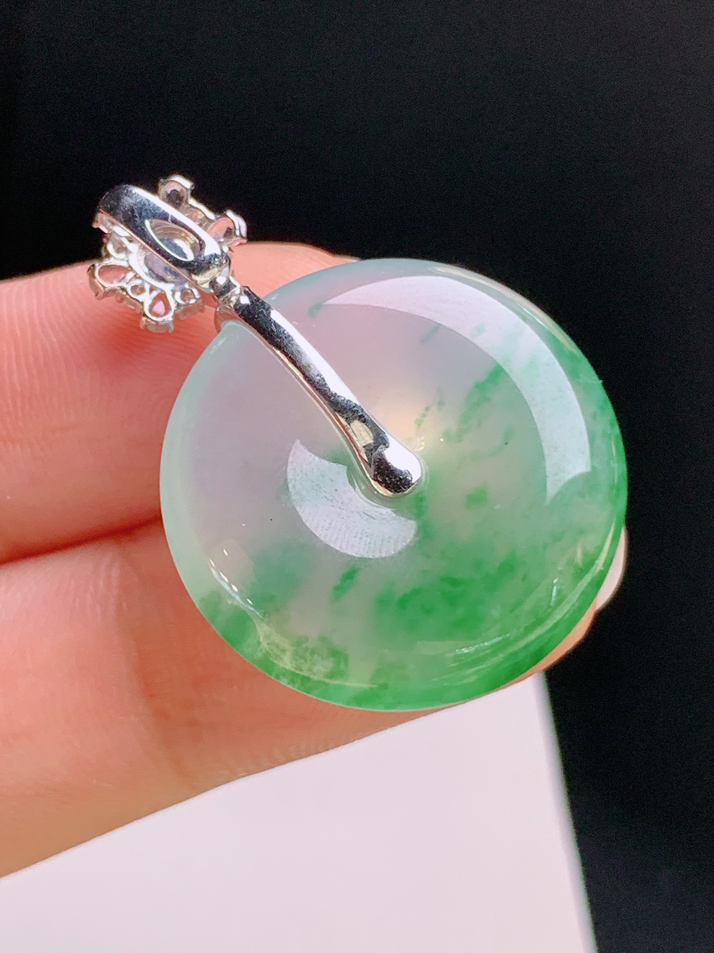 ️ 冰种飘花平安扣吊坠，钻镶扣头，清透起荧，飘花飘逸 裸石22.5-5.8 整体31.8 97