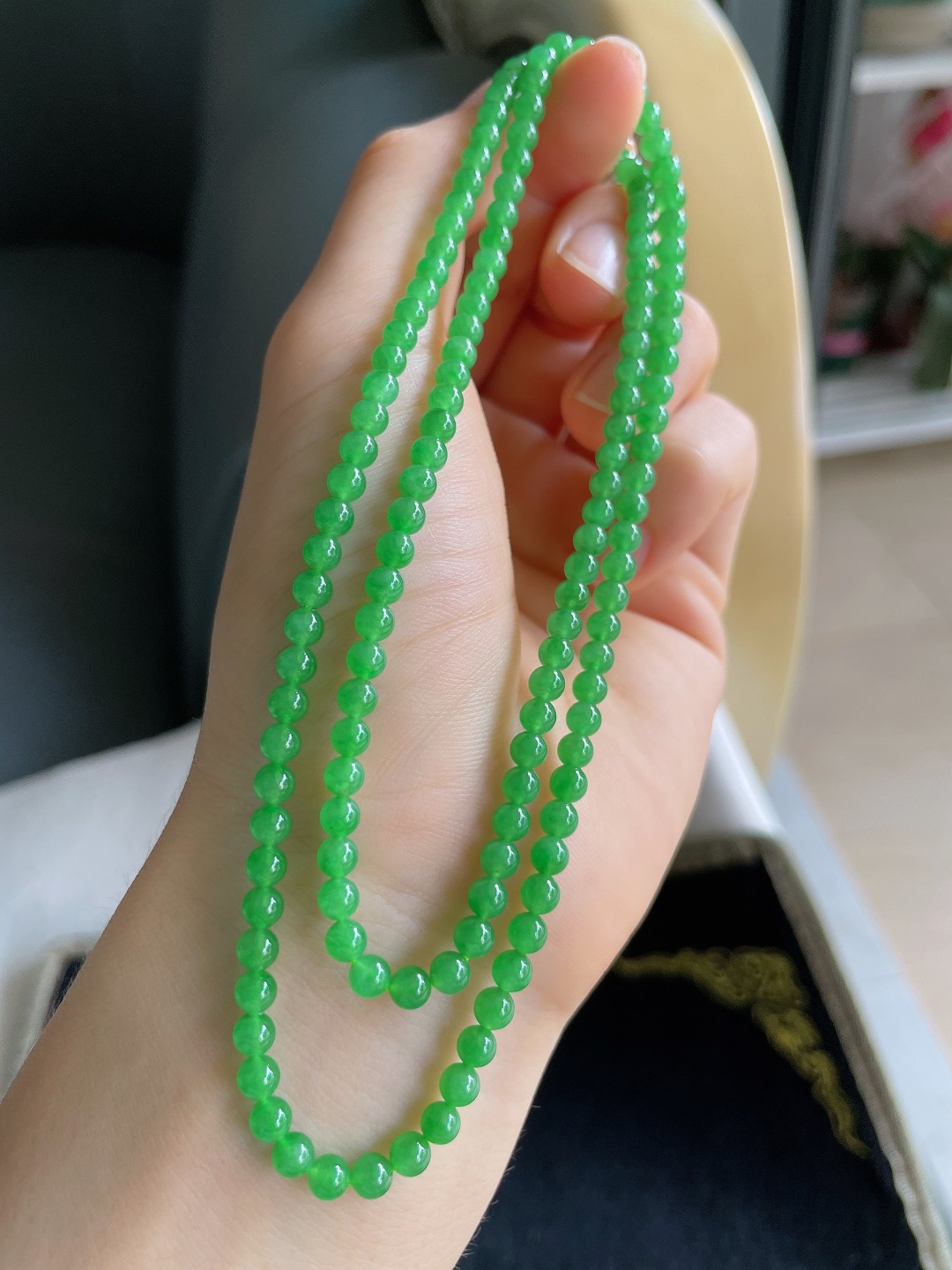 ️，缅甸天然翡翠A货，冰满绿项链，尺寸：4mm140颗。【编4722】
