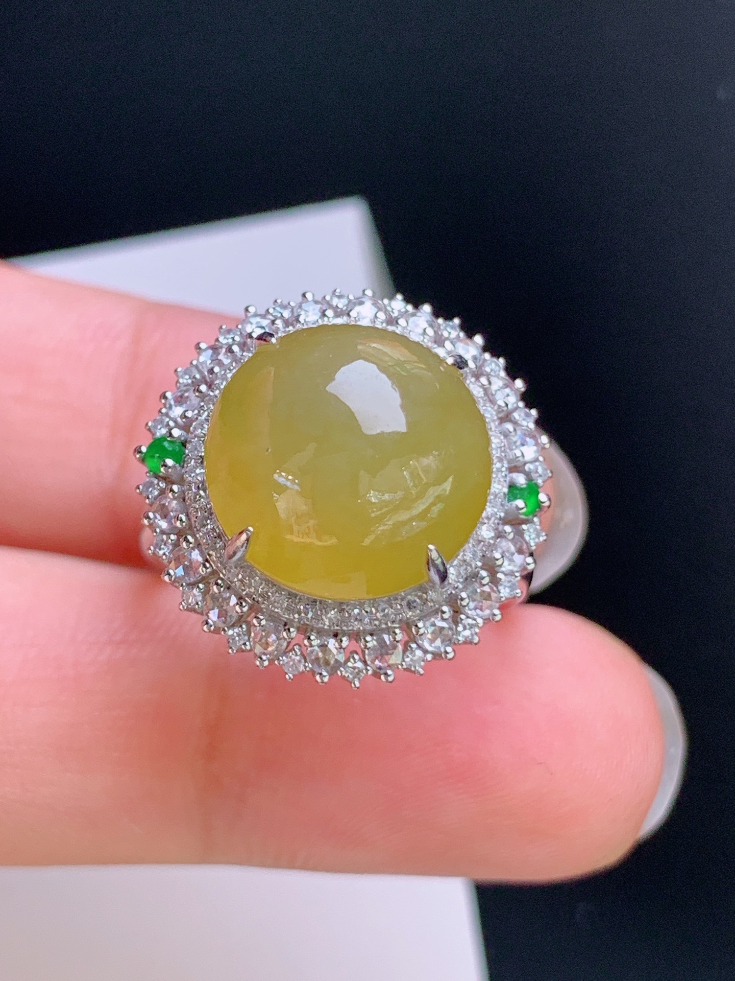 ️ 黄翡旦面戒指，双层满钻豪镶，色泽醇厚，蛋面圆润，裸石12.8-6.2，圈口14 72