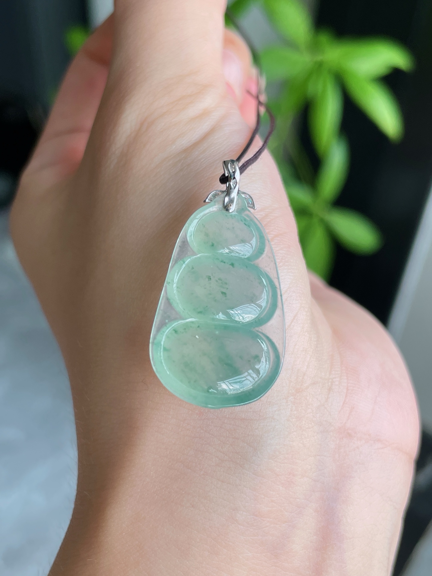 18k金扣冰种荧光飘花福豆, 裸石28.9-17.2-5mm S29