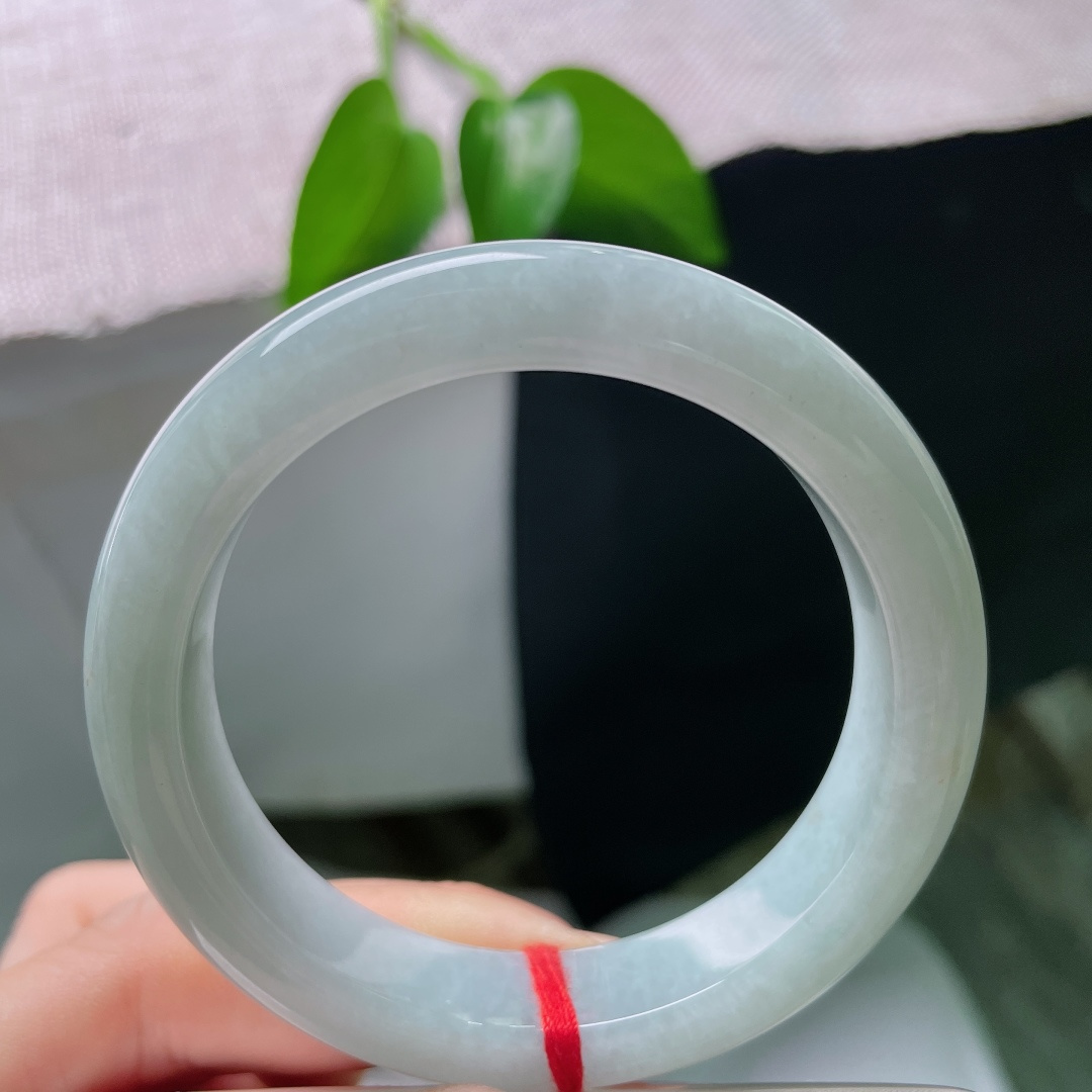 52.9/12/8.6，淡绿底正圈，棉线，水润细腻，色调柔和，没有浓烈色彩，是清淡耐看的东方美感。s