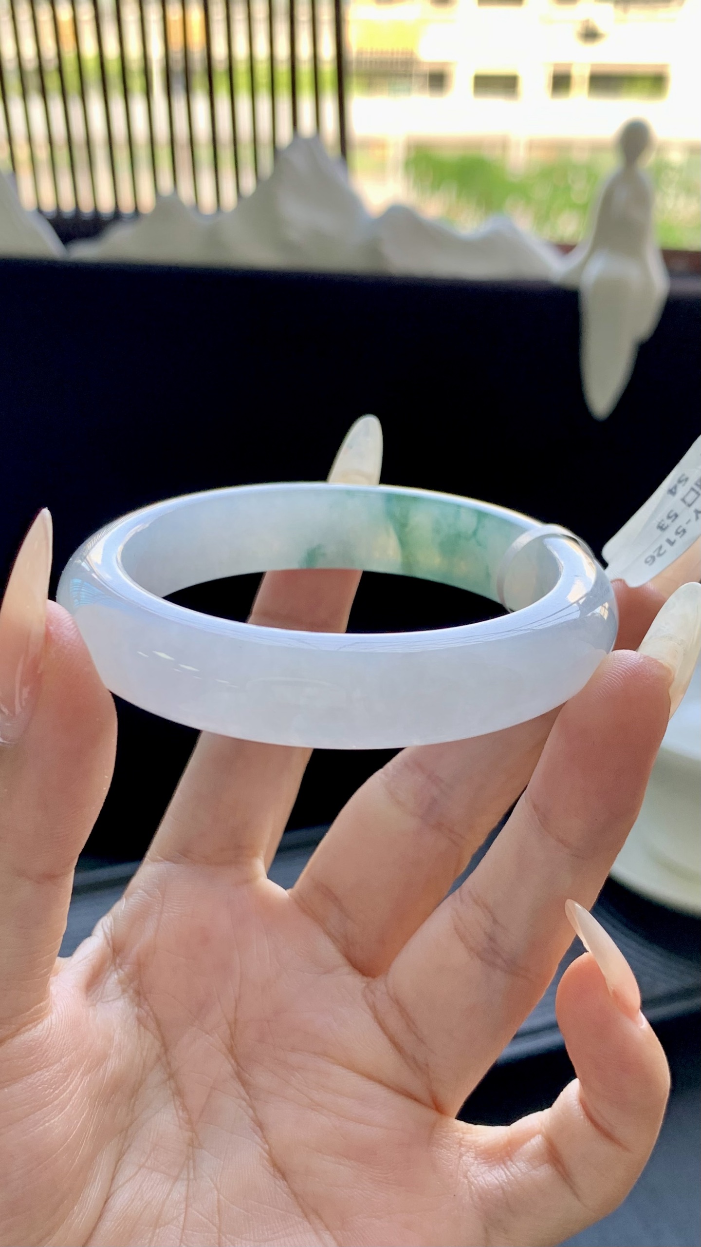 牛奶底飘绿花正圈手镯成品 HYY-5126 尺寸：52.5-12-8