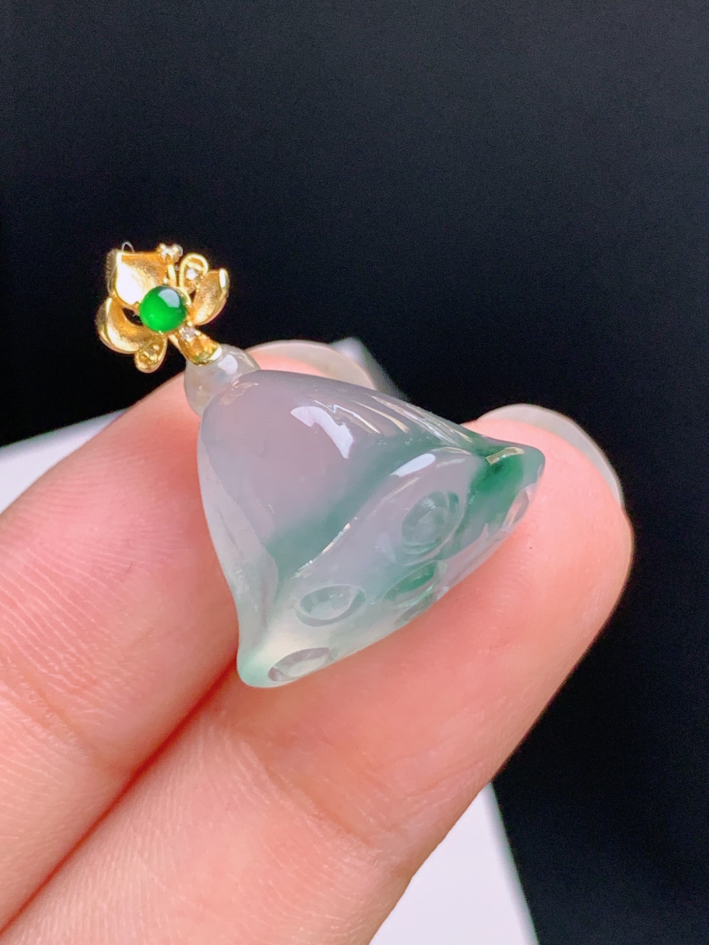 ️ 冰种飘花莲蓬吊坠，18K金镶绿蛋，冰透起光，色泽清新 08