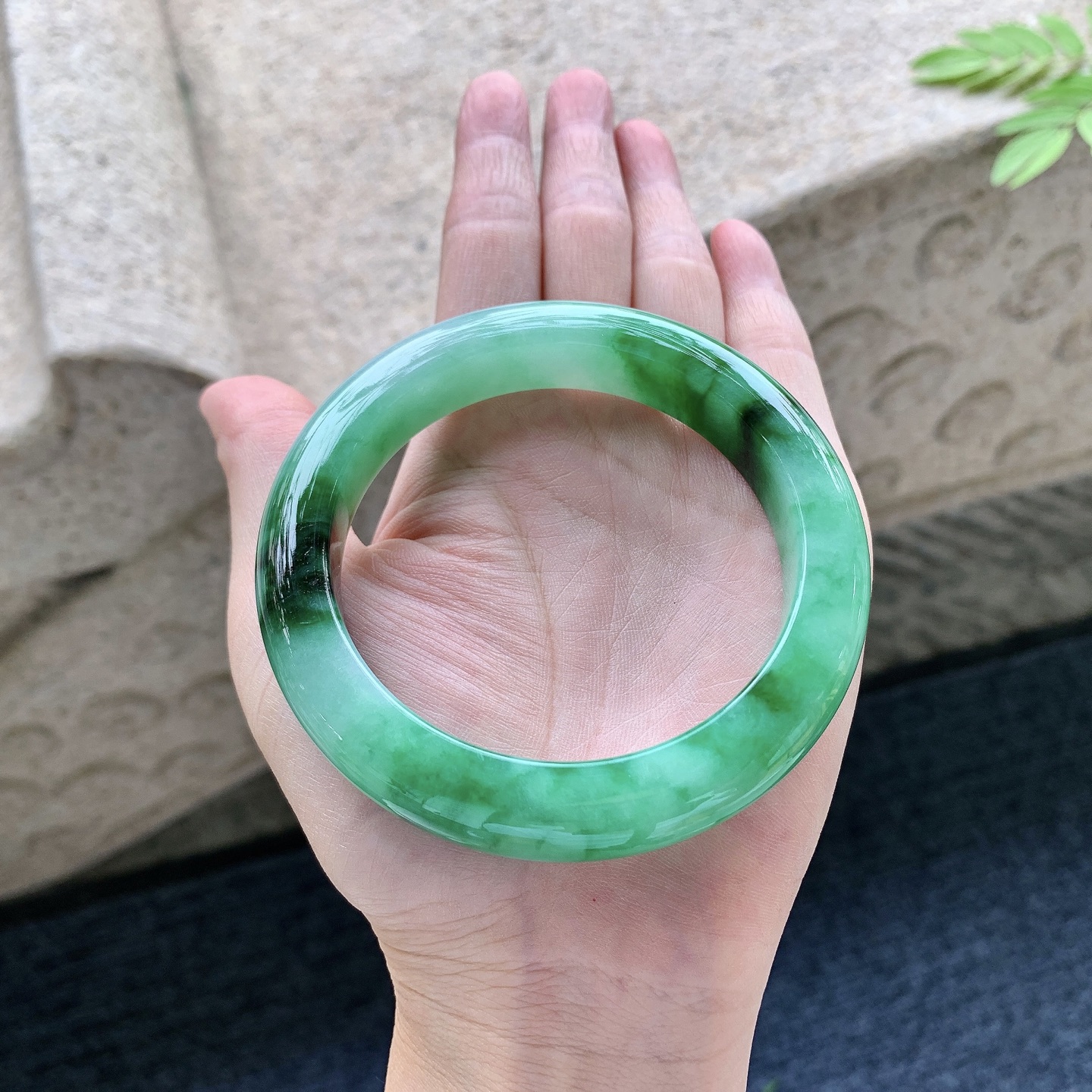 正圈59 60 圈口60/12.5/10 编码WW092545 细糯辣绿，水润，种老，细腻，无裂