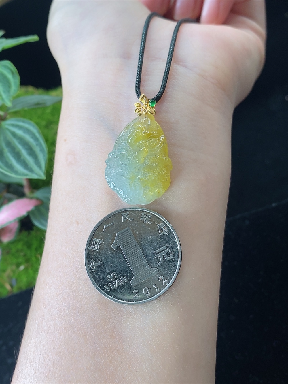 18k金镶黄翡白菜，百财聚来，无裂，尺寸26-17.7-8.3mm, 927euy