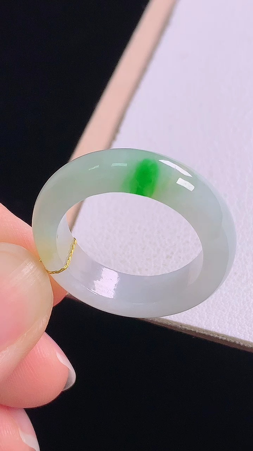 ️冰飘绿指环，无裂，尺寸:圈口17/18.3-5.8-3.6mm 22