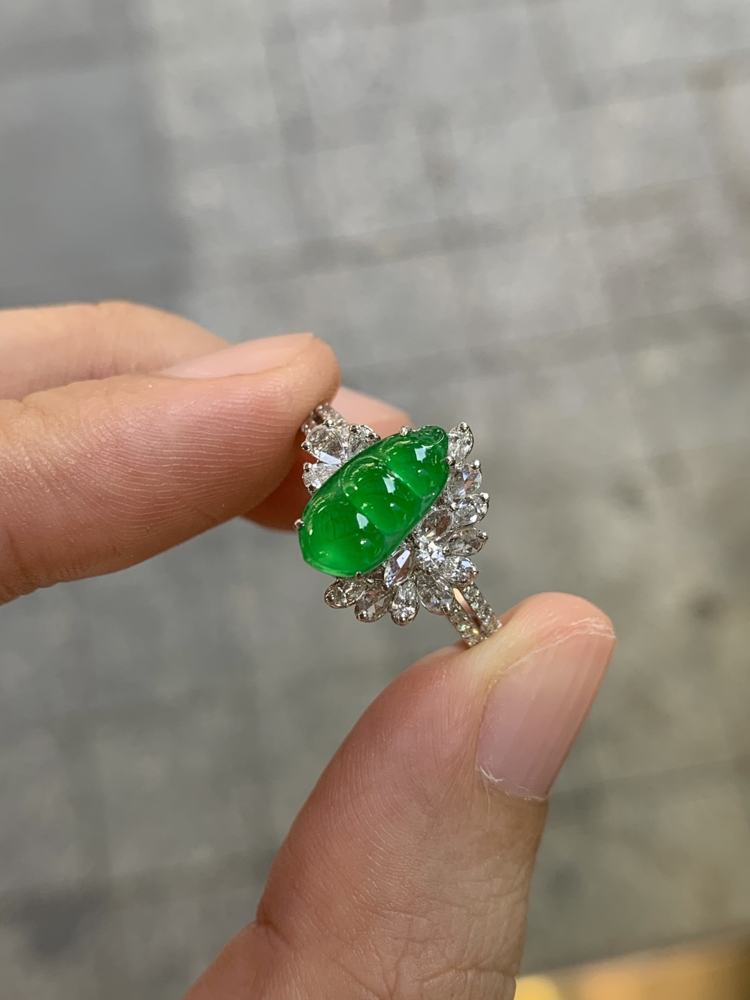 ️阳绿豆子戒指，无裂 18k金镶嵌，11-5.6-2.7