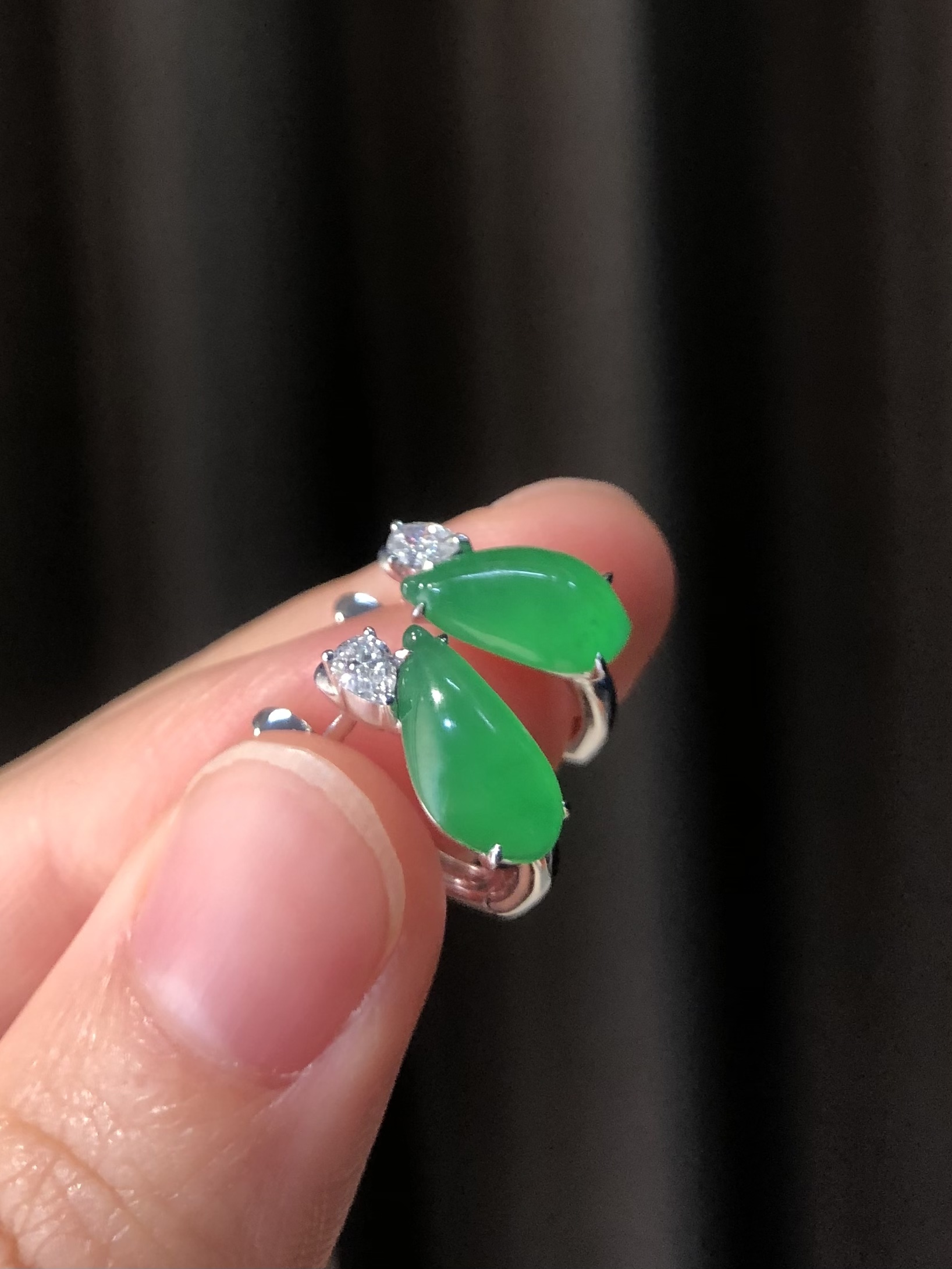 ️ 18k金【镶嵌飘绿福瓜耳钉】尺寸：12.3×5.4×4.0裸石10.6×5.4