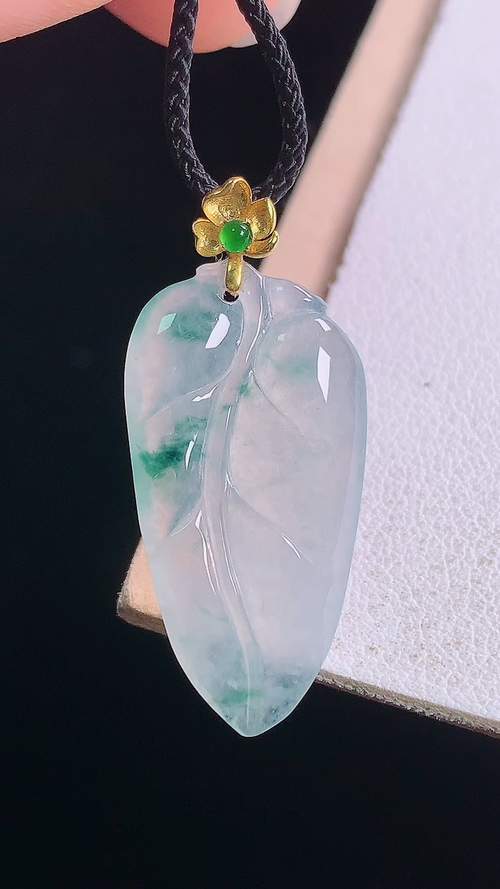 18K冰种飘花叶子吊坠，无裂，尺寸:32.6-27.3-14.2-3.1mm 23