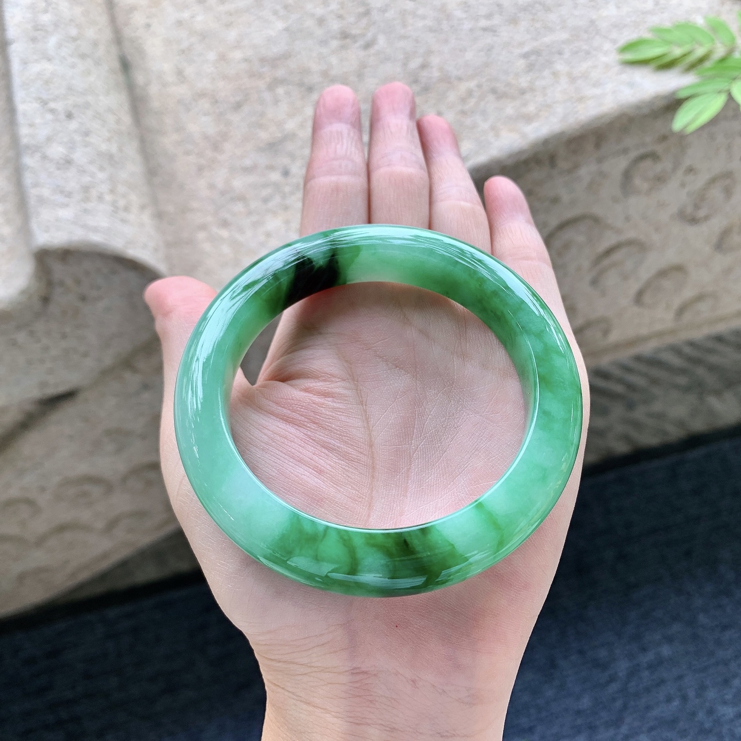 正圈59 60 圈口60/12.5/10 编码WW092545 细糯辣绿，水润，种老，细腻，无裂