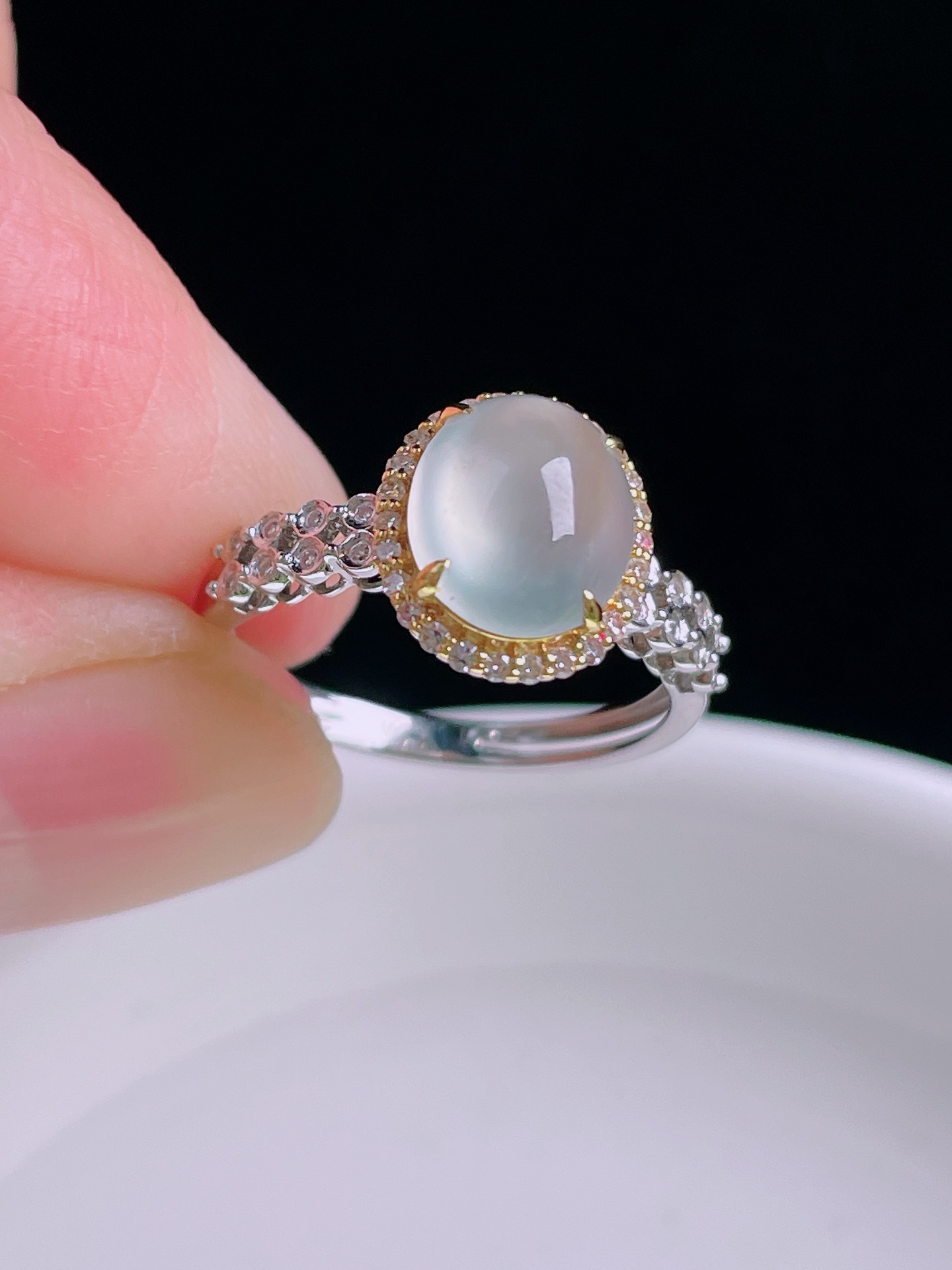 ️戒指，18k镶嵌，老种起光，细底通透，尺寸：裸石9/7.9/3.8mm0927