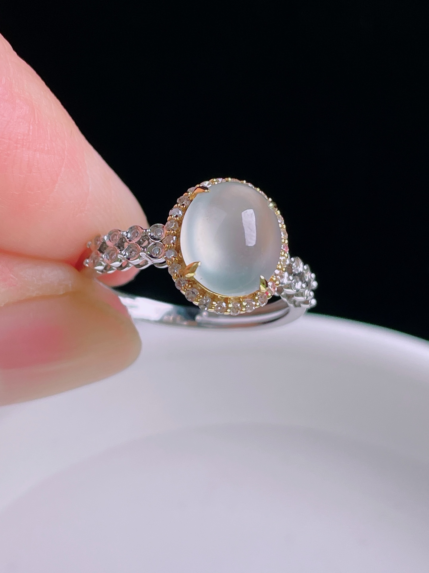 ️戒指，18k镶嵌，老种起光，细底通透，尺寸：裸石9/7.9/3.8mm0927