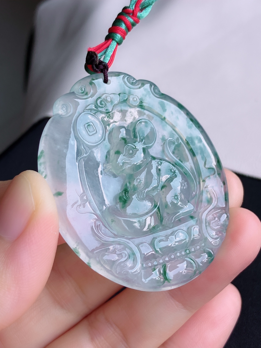 ️，冰种飘花生肖鼠牌，晶莹剔透，花色清爽，尺寸52.6/45/5.5/自然光实拍