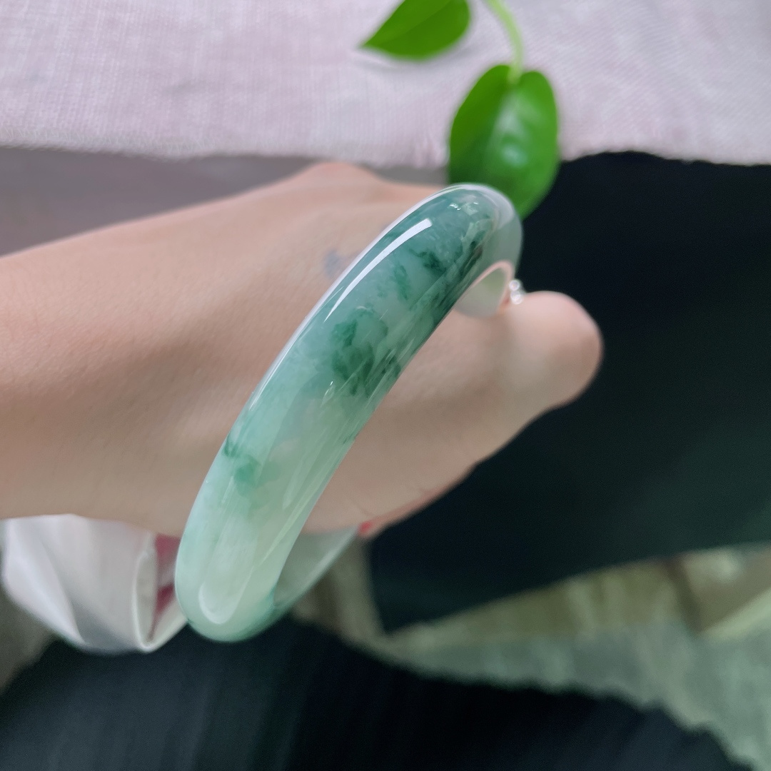 56.4/11.3/9，飘花正圈，步步生花，水润细腻，把星空戴在腕间，无裂，ss59855a