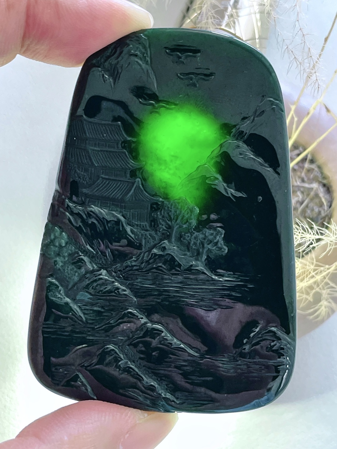 【墨翠】墨翠山水牌大山水牌吊坠 【说明】缅甸 无裂 性比高 厚装 【尺寸】66.8-47-8.2 【重量】52.7克