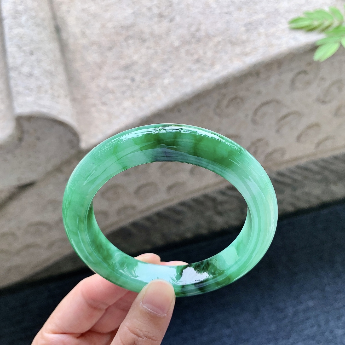 正圈59 60 圈口60/12.5/10 编码WW092545 细糯辣绿，水润，种老，细腻，无裂