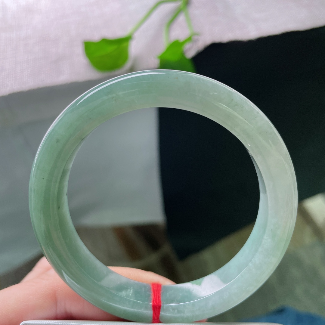56.8/11.3/9.1，湖水蓝正圈，油绿，肉质细腻干净，沉鱼落雁，晶体纹，ss55112a