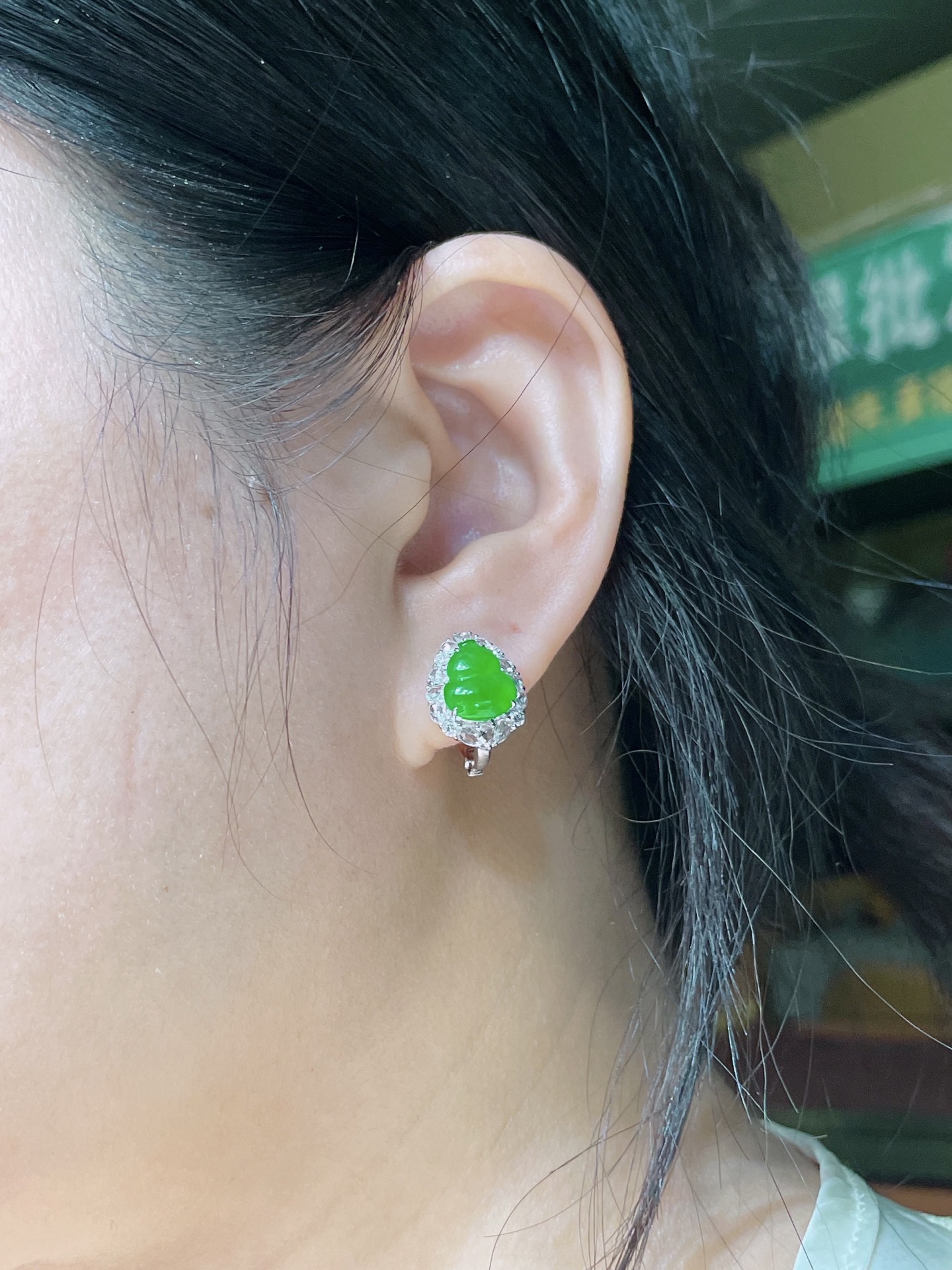 ️ 缅甸绿葫芦耳包 色绿莹润 饱满圆润 整体：15.2/11.5/7 裸石：9.4/8.2