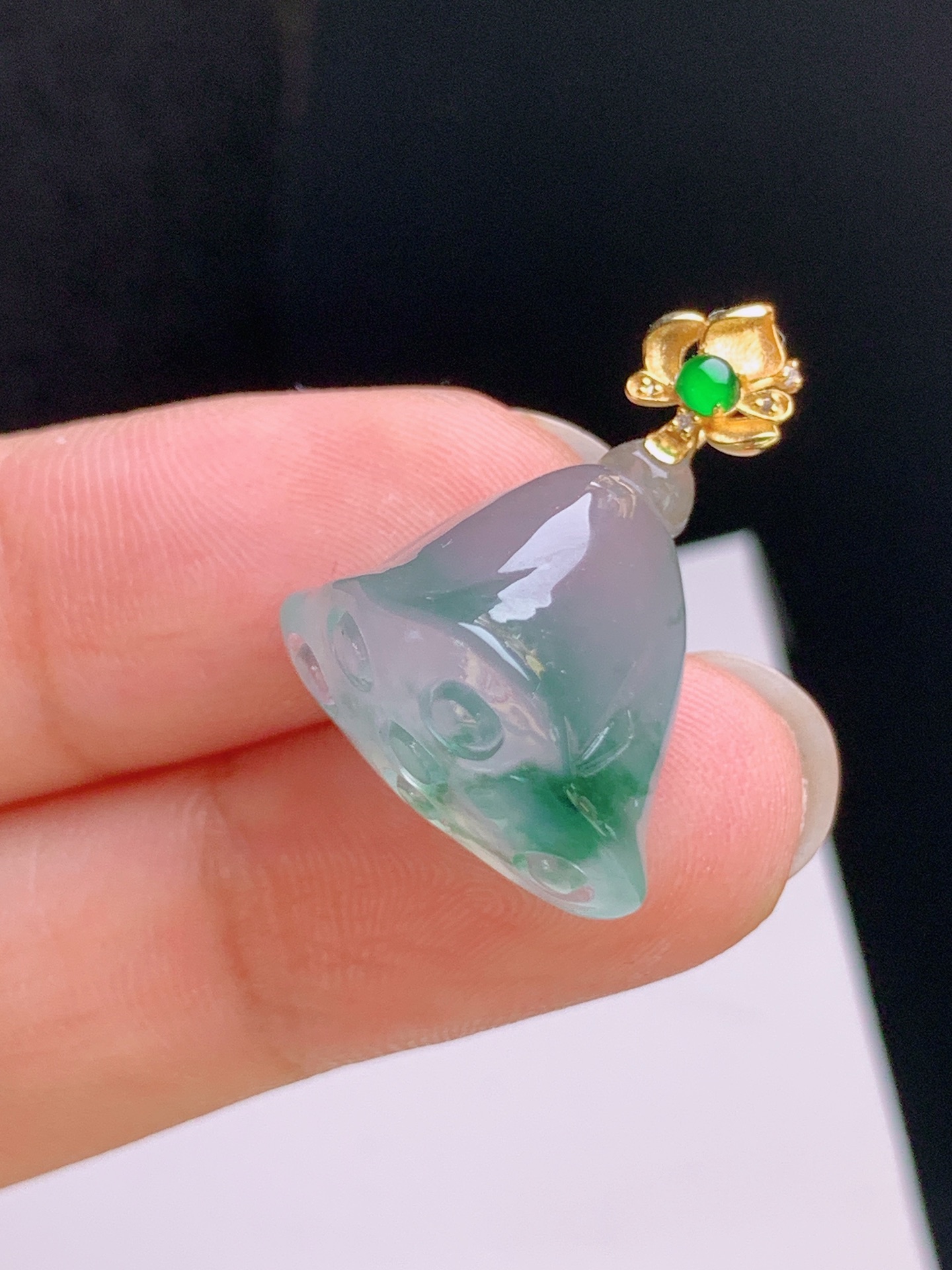 ️ 冰种飘花莲蓬吊坠，18K金镶绿蛋，冰透起光，色泽清新 08