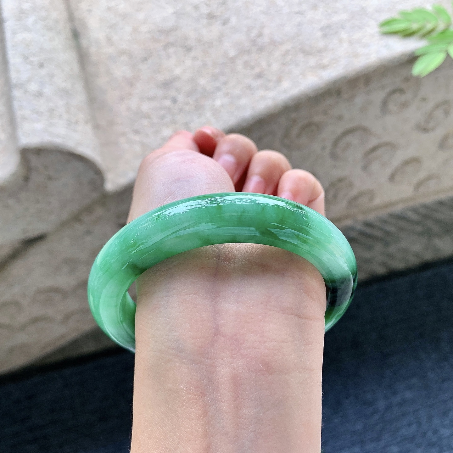 正圈59 60 圈口60/12.5/10 编码WW092545 细糯辣绿，水润，种老，细腻，无裂